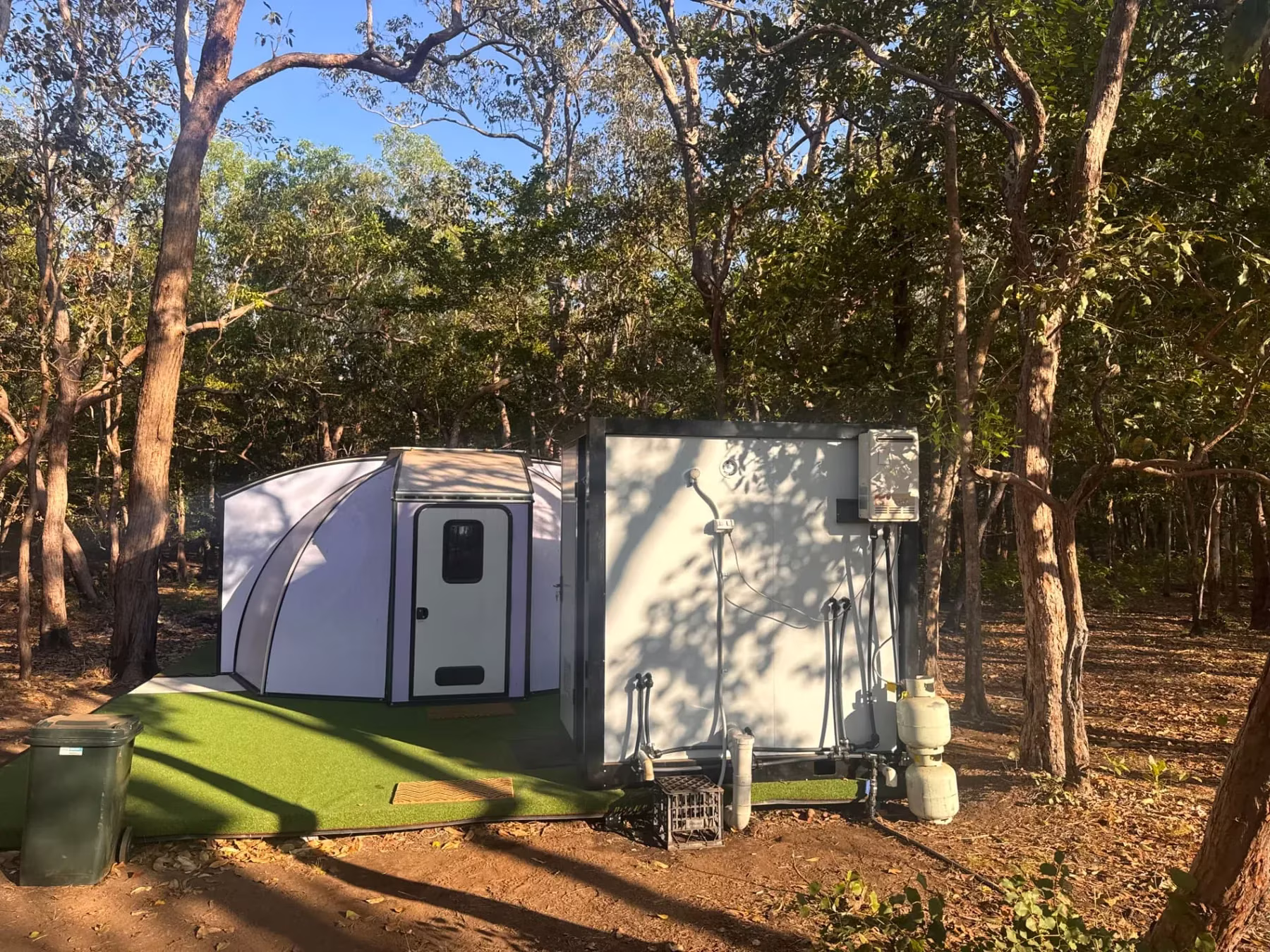 Insulated sleeping pod with ensuite in the bush